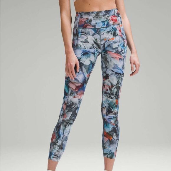 Lululemon Fast and Free High-Rise Tight 25" in Luminescent Floral Multi - Picture 3 of 10